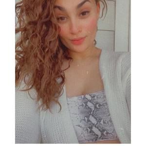 Meet your Posher, Elyssia